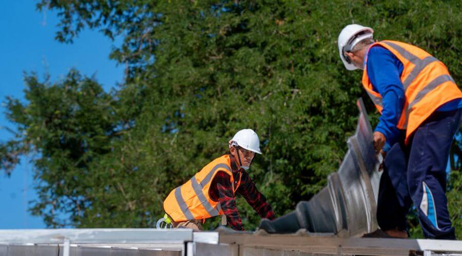 Expert Emergency Roof Repairs services in Falkner, MS